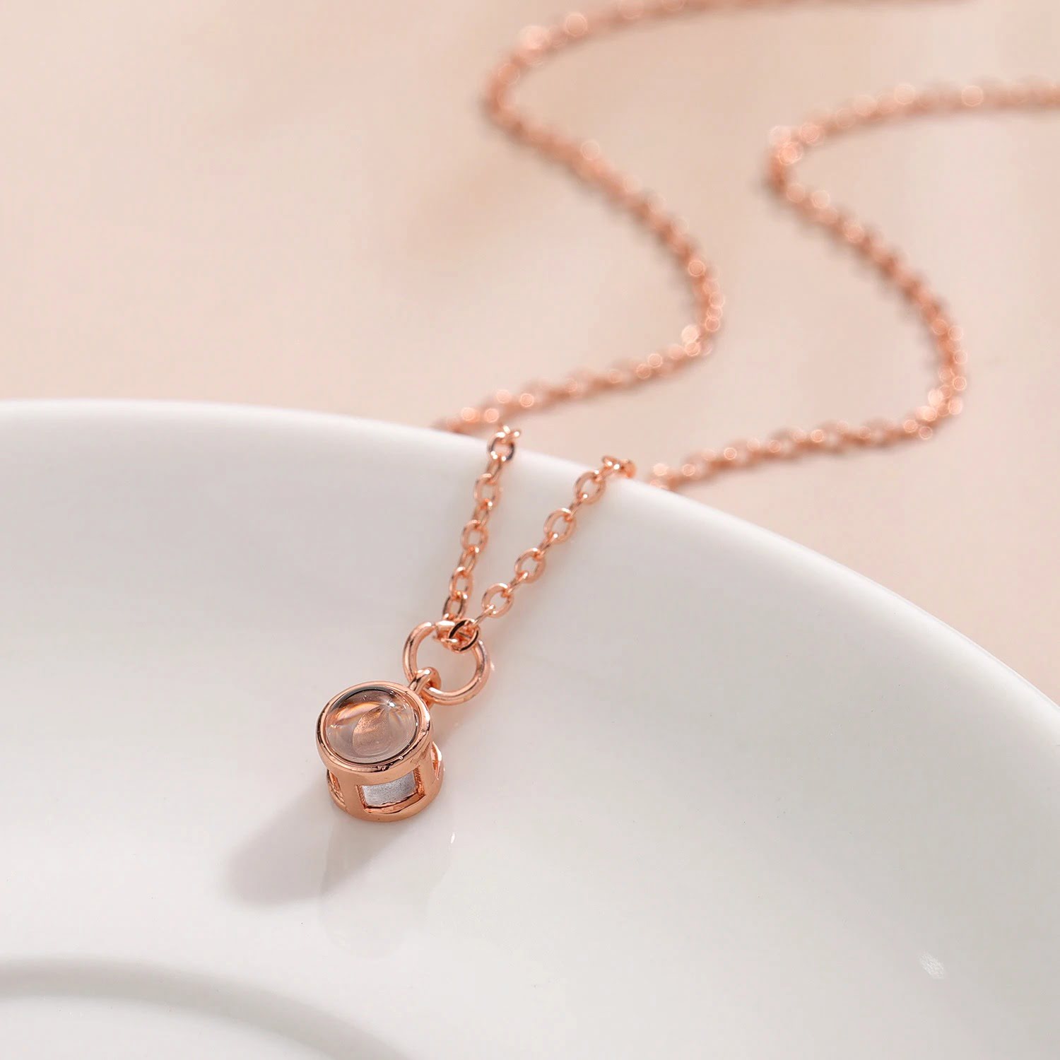 Circle Pendant Photo Necklace Gold